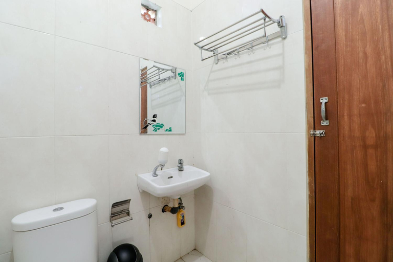 Bathroom, Balkondes Duta Menoreh, Magelang