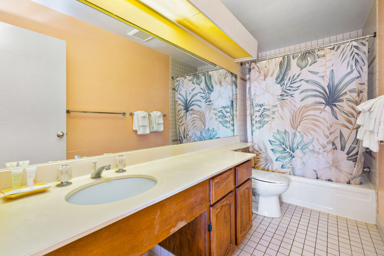 Bathroom 4, Ke Nani Kai, Maui
