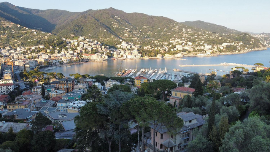 Exterior & Views 5, Finestra sul Golfo, Genova