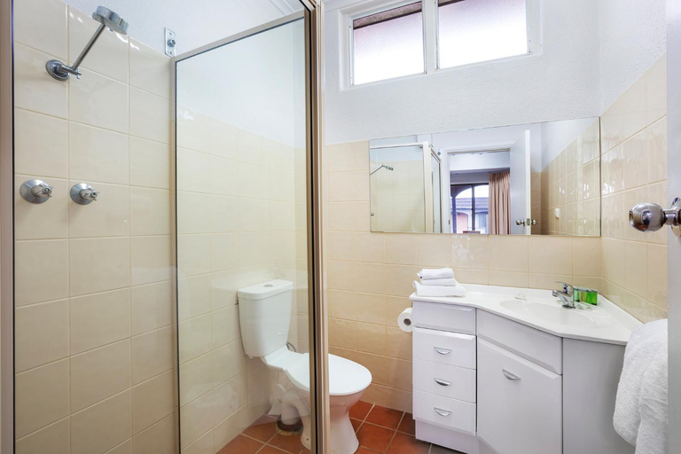 Bathroom 18