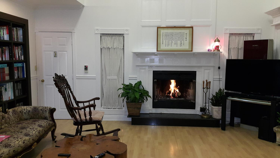 Shared lounge/TV area
