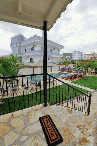 Others 5, Casa Del Mar, Sarandës
