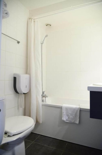 Bathroom 3, Hôtel Aerel Aéroport Blagnac, Haute-Garonne