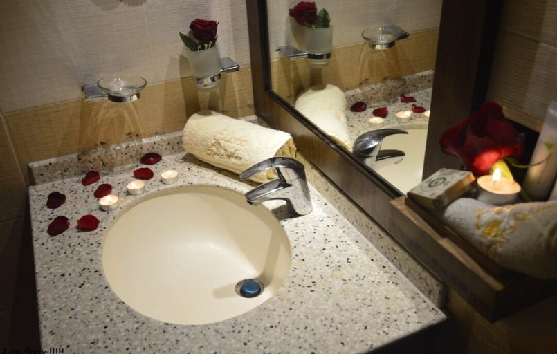 Bathroom 5, Elyseeresidence Hotel, Beirut