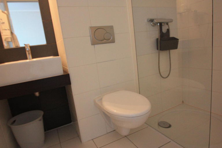 Bathroom 4, Hotel De La Rade, Finistère