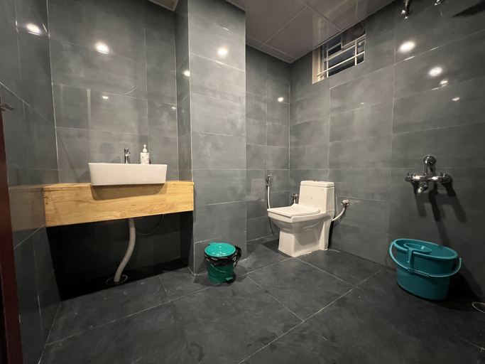 Bathroom 3, grand falcon, Bangalore