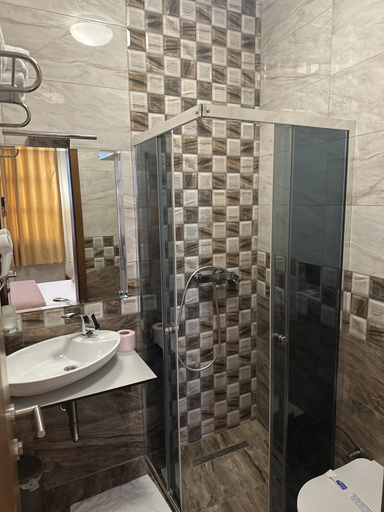Bathroom 3, Hotel Prizreni, Prizren
