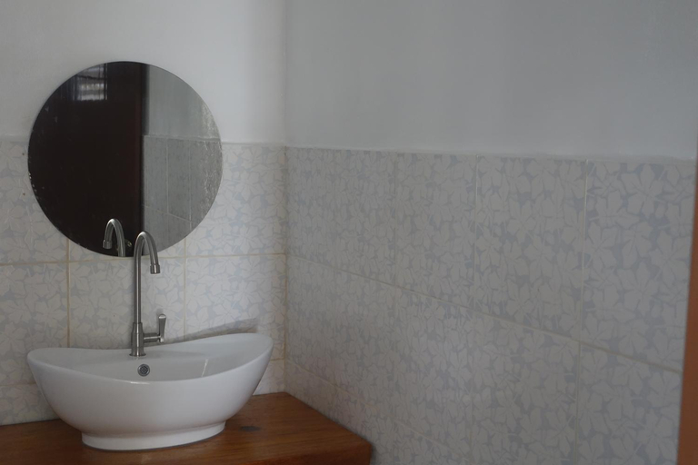 Bathroom 4, La Sirenita Dive Resort, Panglao