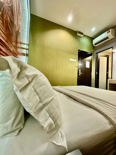 Chariton Hotel Nusa Bestari - Tap to explore photos