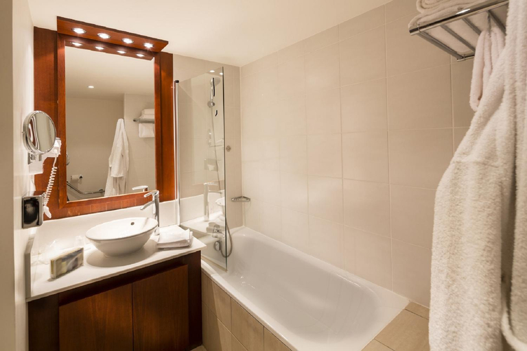 Bathroom 2, Residhome Courbevoie La Defense, Hauts-de-Seine
