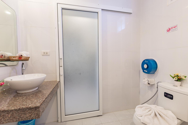 Bathroom 5, Kasemsuk Guesthouse, Phuket Island