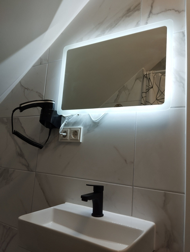 Bathroom 5, Niehler Hotel, Köln