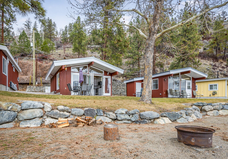 Exterior & Views 2, Beautiful Cozy Cabin on Lake Okanagan, Central Okanagan