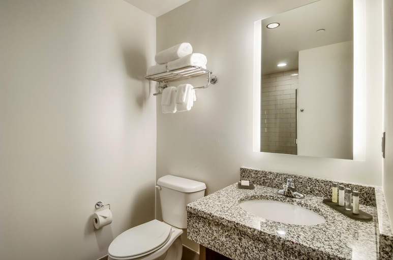 Bathroom 4, New Bedford Harbor Hotel, Bristol