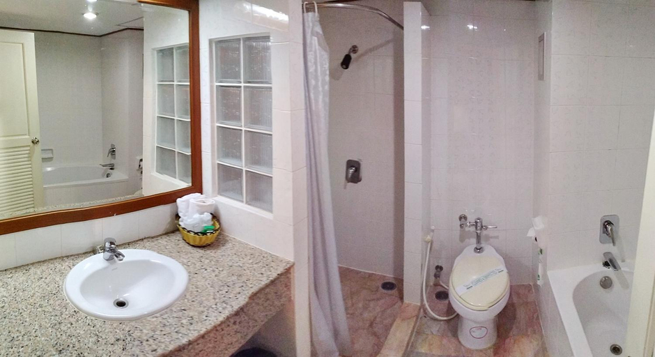Bathroom 4, Grand Park Hotel, Muang Nakhon Si Thammarat