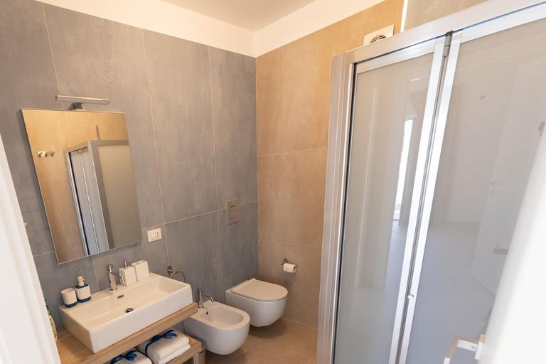 Bathroom 2, Altamarea Sea Apartments, Palermo