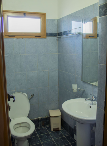 Bathroom 5, Oasis Hotel, Vlorës