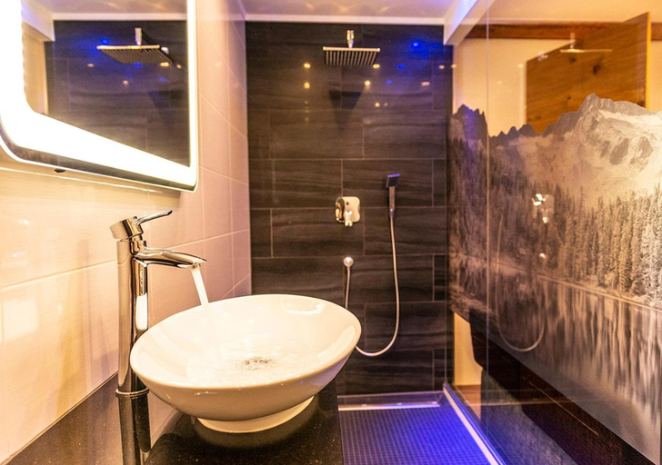Bathroom 4, Hotel AlpinSpa zur Post - Bergbahn Sommer 2026 inklusive, Sankt Johann im Pongau