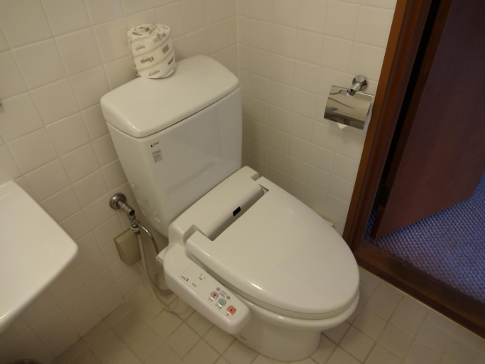 Bathroom 12