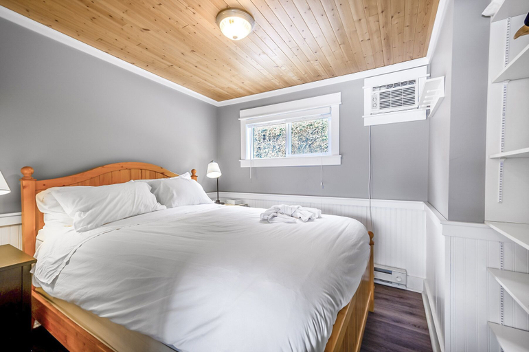 Bedroom 4, Lakeside Serenity Retreat 10, Central Okanagan