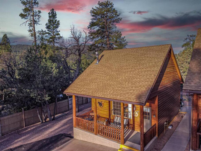 Cabin #3 Rainbow Trout - Pet Friendly- Sleeps 6 - Playground & Game Room, Gila