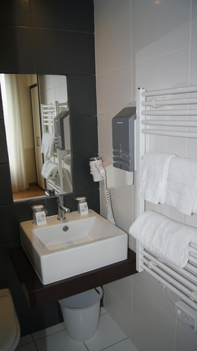 Bedroom, Hotel De La Rade, Finistère