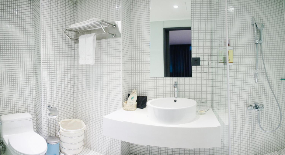 Bathroom 13