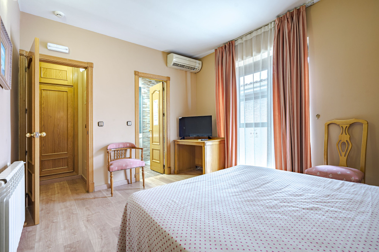 Bedroom 3, Hostal Don Juan, Madrid