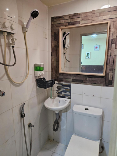 Bathroom 2, 24Seven Guesthouse, Kuala Lumpur