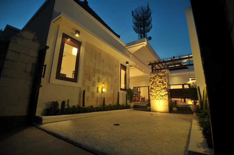 Exterior 1