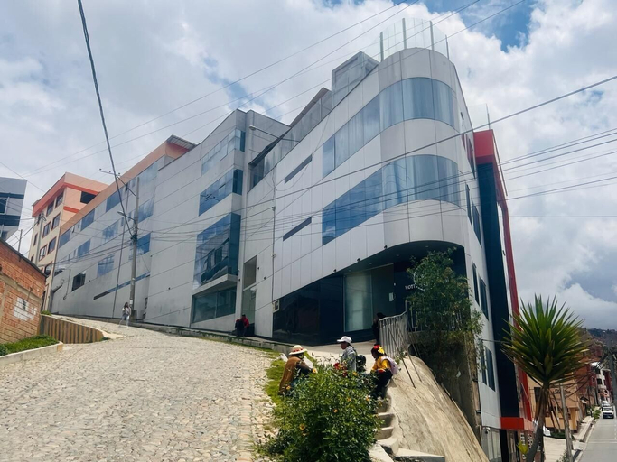 Exterior & Views