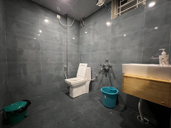 Bathroom 3, grand falcon, Bangalore