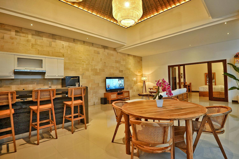 Dining Room 15