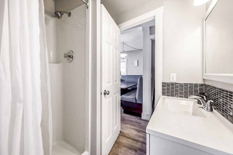 Bathroom 3, Secluded Cabin on Lake Okanagan, Central Okanagan