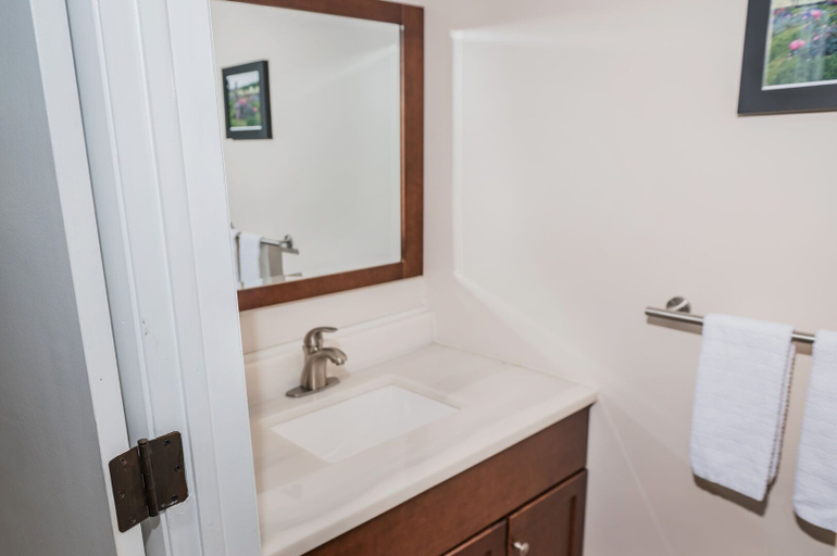 Bathroom 3, 4BDR Blue Haven Cottage Grand Haven 150, Ottawa