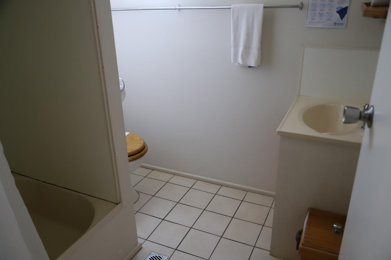Bathroom 4, Eungella Cabins, Mirani
