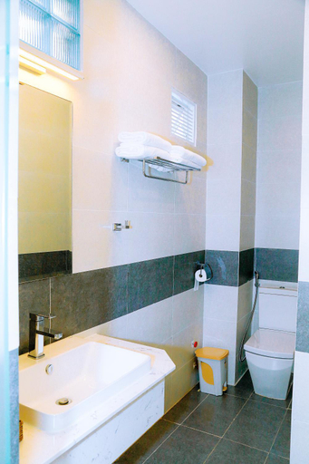 Bathroom 16