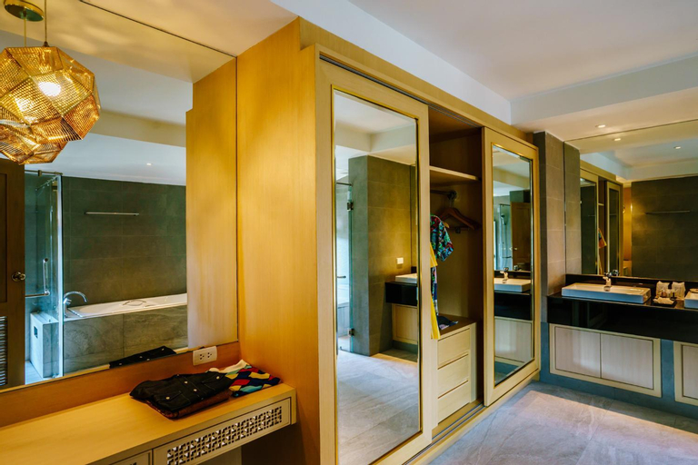 Bathroom 14