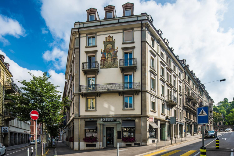 Exterior & Views 25
