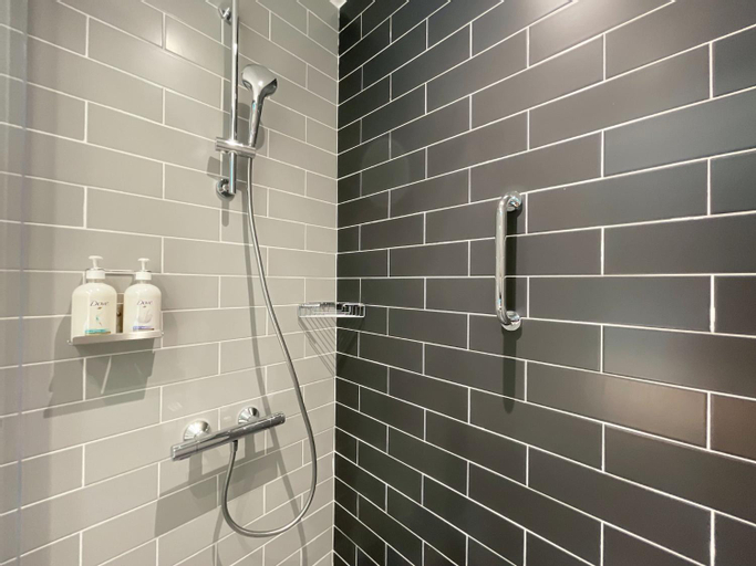 Bathroom 22