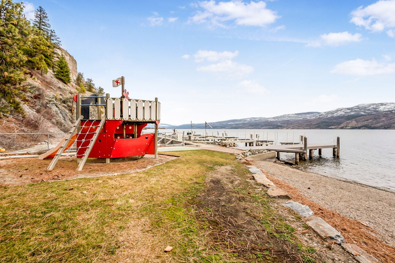 Others 4, Spacious Lakefront Condo w Amazing View, Central Okanagan