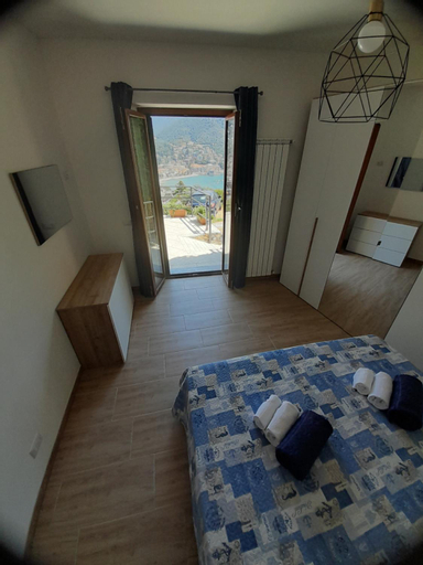 Bedroom 2, Finestra sul Golfo, Genova
