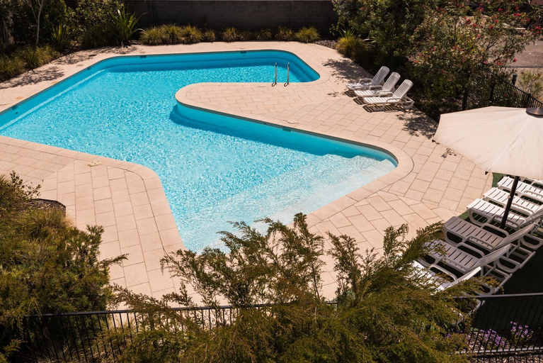 Swimming Pool 13