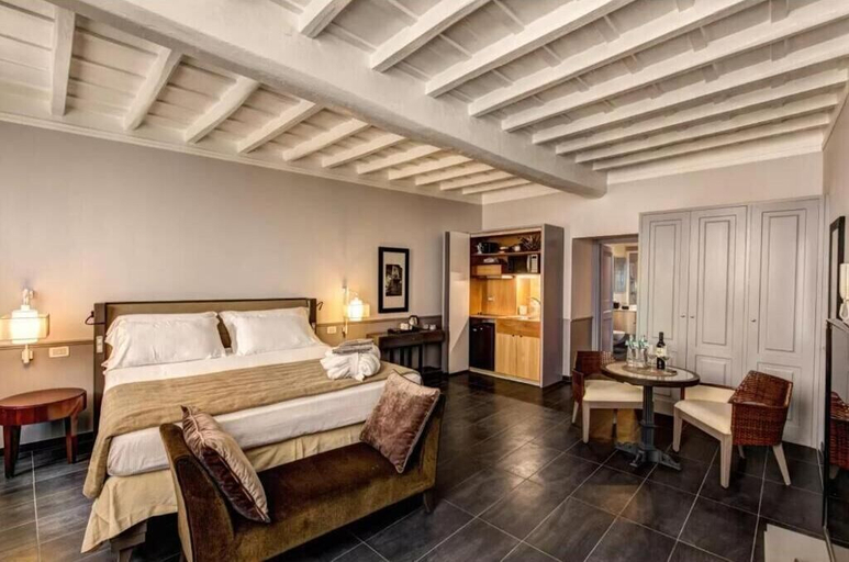 Others 5, Suites Giulia, Rome