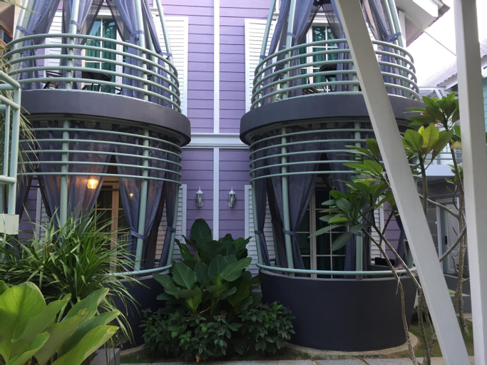 Exterior 9