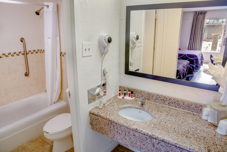 Bathroom 5, Super 8 by Wyndham St. Petersburg, Pinellas