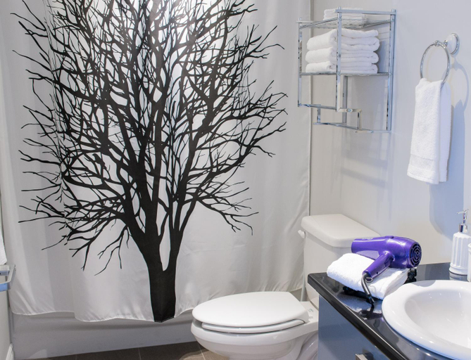 Bathroom 3, Le Chic-Urbain, Rouyn-Noranda