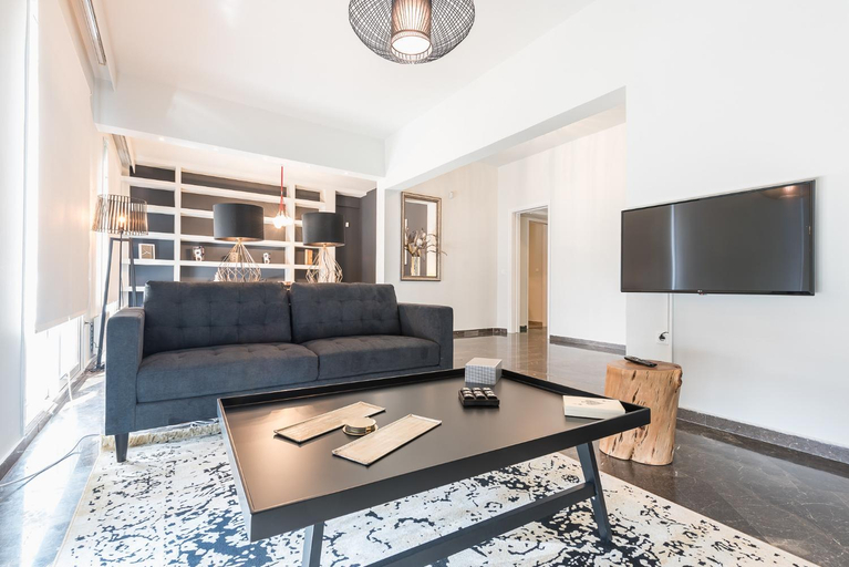 Others 5, Spacious 4BR Penthouse • Updated Bathroom, Attica