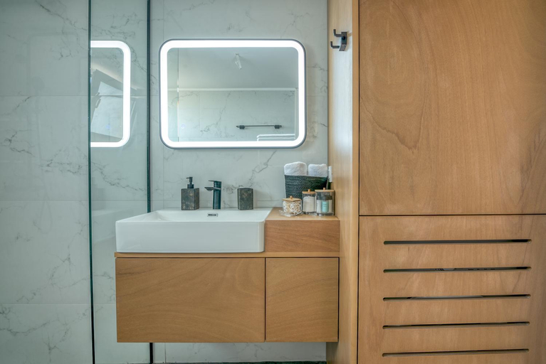 Bathroom 3, Villenia Luxury Apartments, Crete