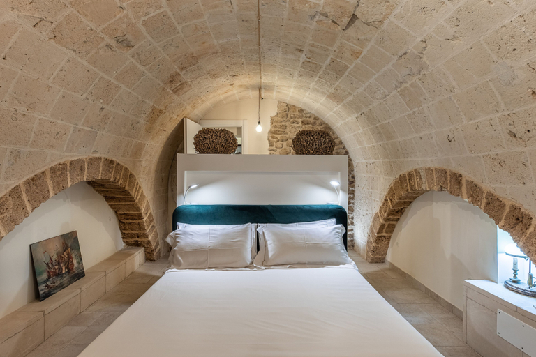 Bedroom 5, Palazzo Savino, Brindisi